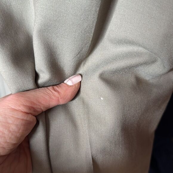 Burberry Vintage 100% Pure Wool Tan Suit. Pants size 34. Jacket size 42. - Picture 8 of 16